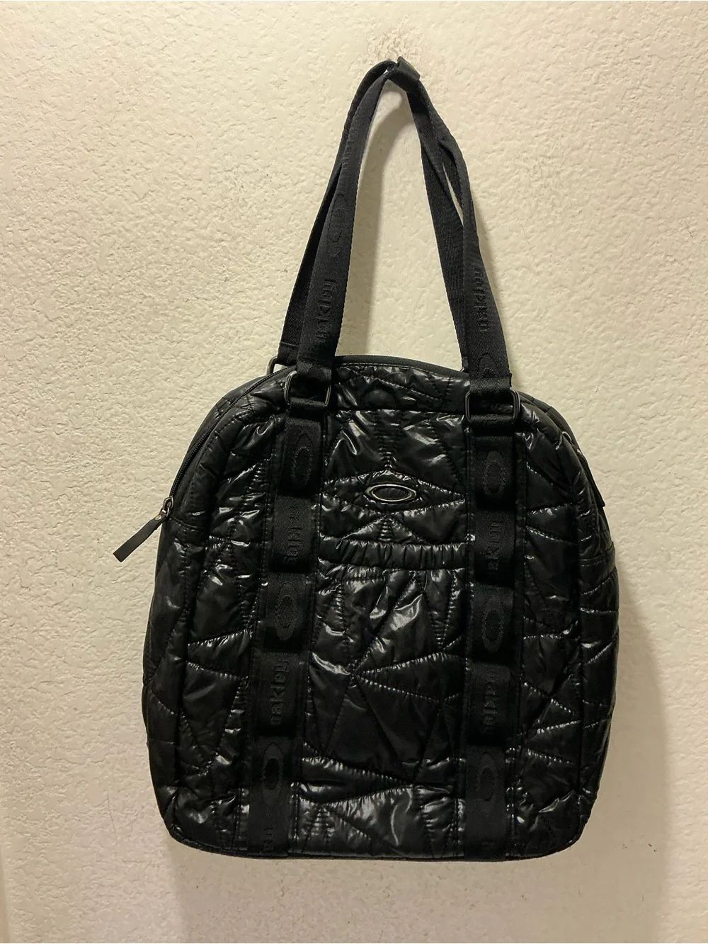 NWOT Oakley Quilted Black Tote Bag travel yoga Gym
